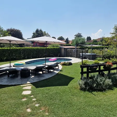 La Tana Dei Corgi Bed & Breakfast 4*